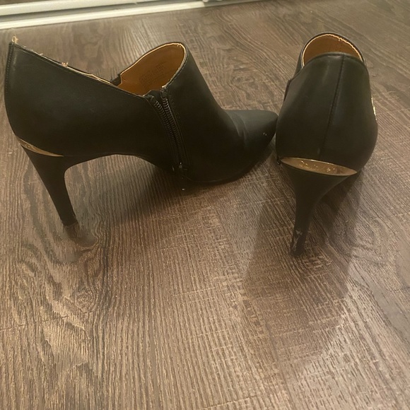 CALVIN KLEIN LEATHER ANKLE BOOTS 👢 - Picture 6 of 8